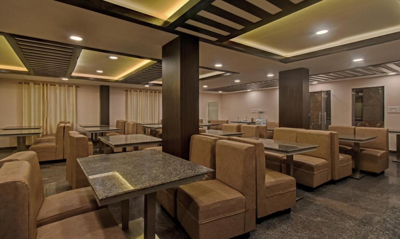Treebo Trend Palm Tree Hotel เชนไน ภายนอก รูปภาพ